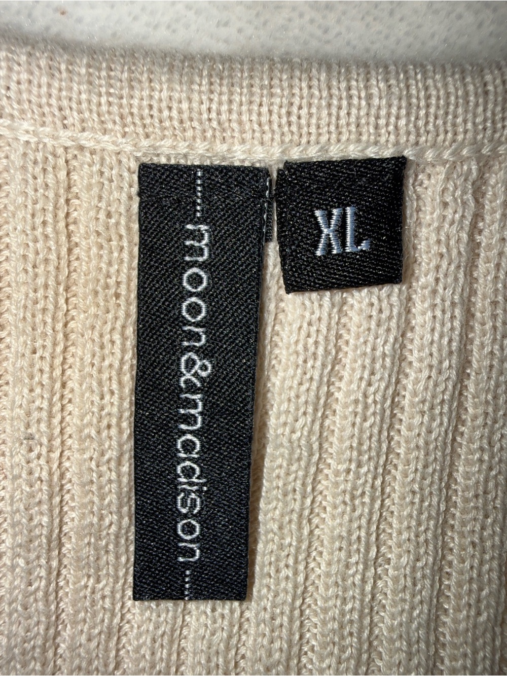 Moon & Madison Ribbed Button Front Tank Top - Picture 4 of 8